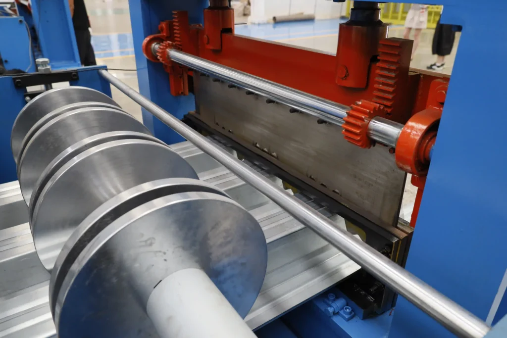 metal-deck-roll-forming-machine