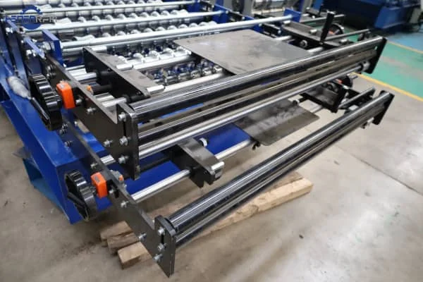 double-lawyer-roll-forming-machine