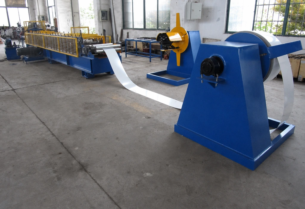 fascia-roll-forming-machine