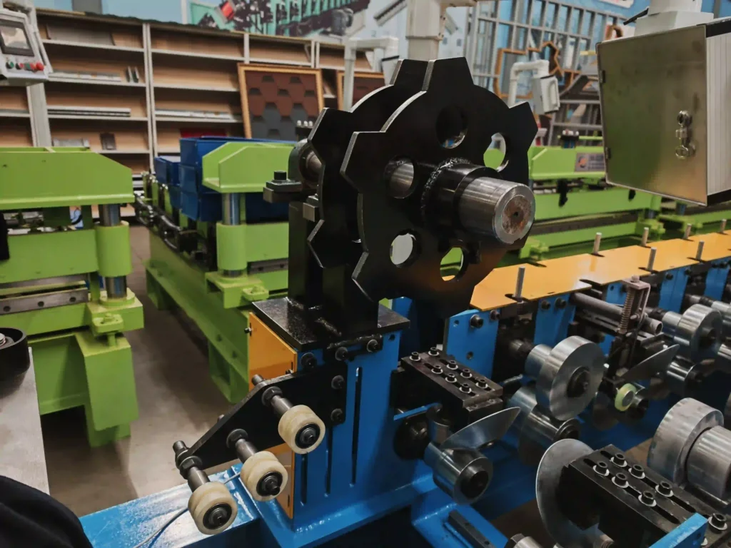 low-profile-standing-seam-machine